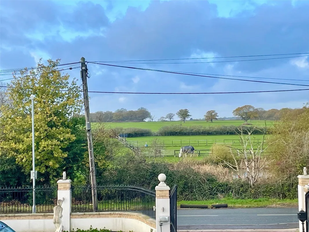 Lower Dunton Road, Dunton, Brentwood, Essex, CM13
