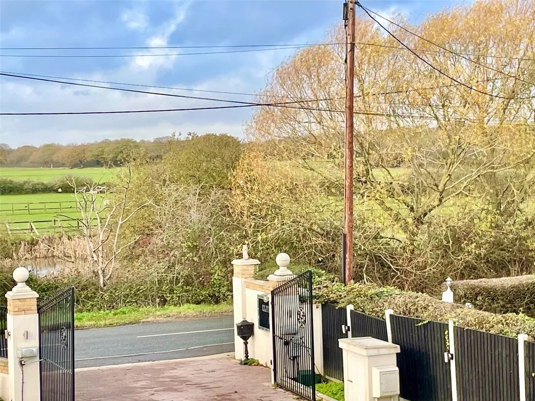 Lower Dunton Road, Dunton, Brentwood, Essex, CM13