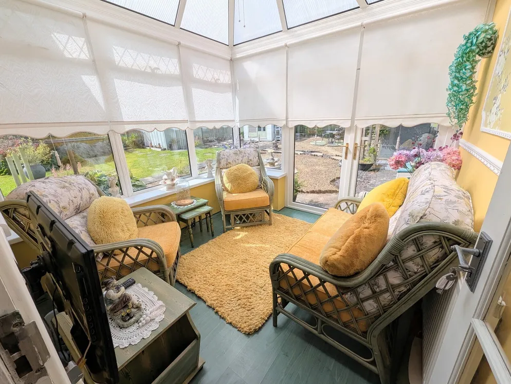 Property carousel item 13