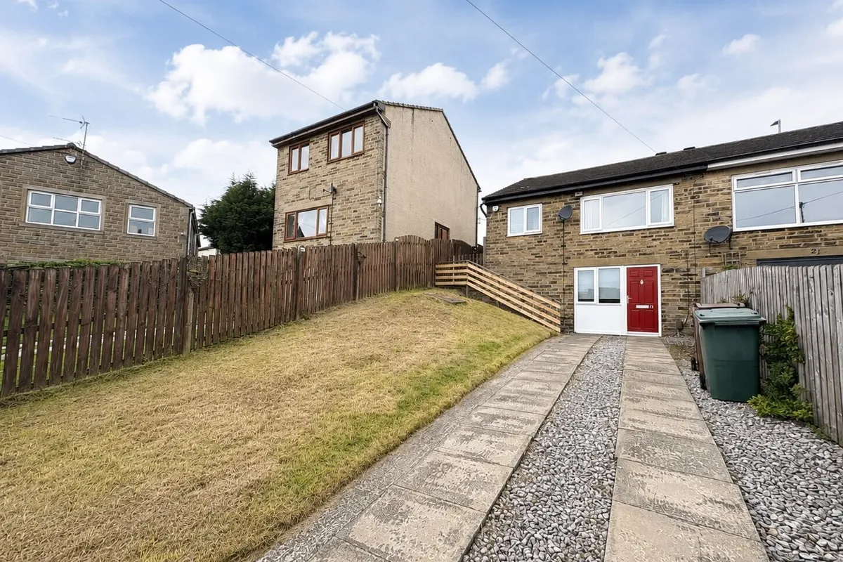 Lodge Gate Close, Denholme, BRADFORD
