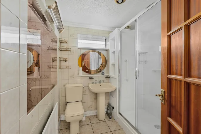 Property carousel image 9
