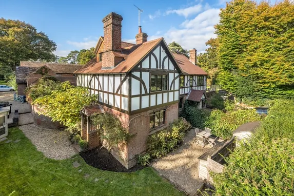 Petworth Road Chiddingfold GU8