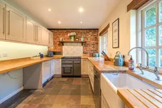 Petworth Road Chiddingfold GU8 photo 2