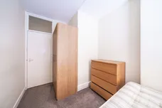Vicarage Crescent London SW11 photo 3