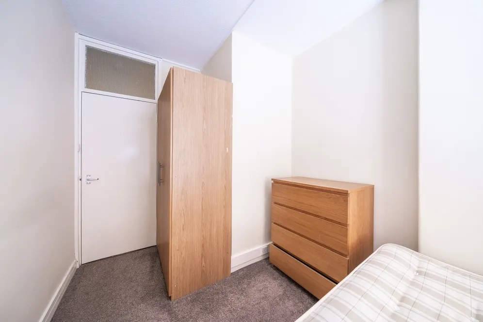 Vicarage Crescent London SW11 photo 3