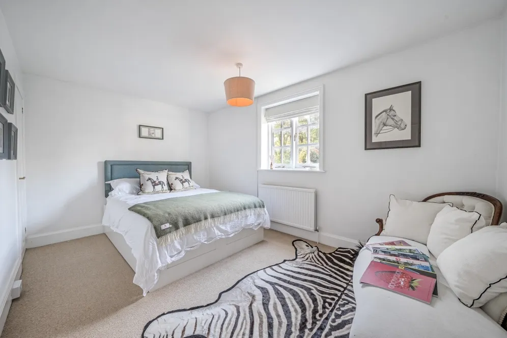 Petworth Road Chiddingfold GU8 photo 8