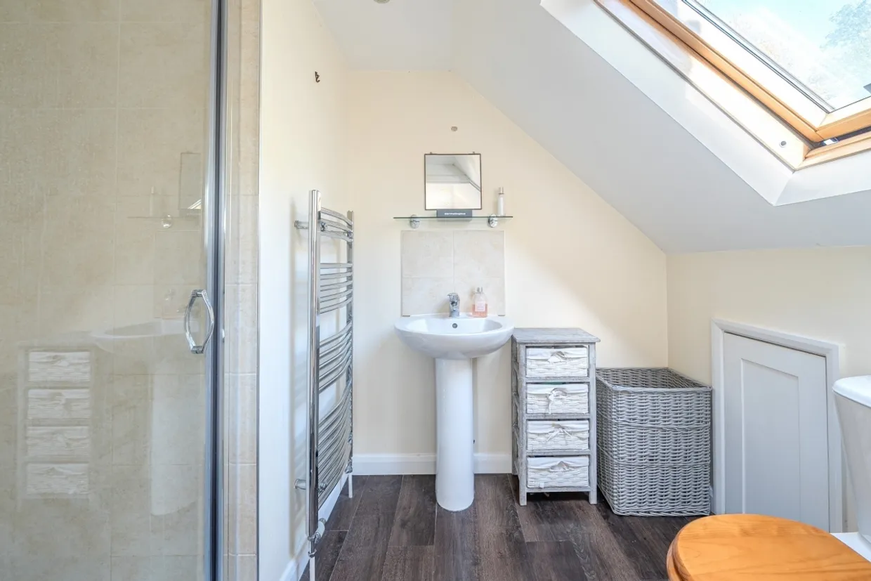 Petworth Road Chiddingfold GU8 photo 9