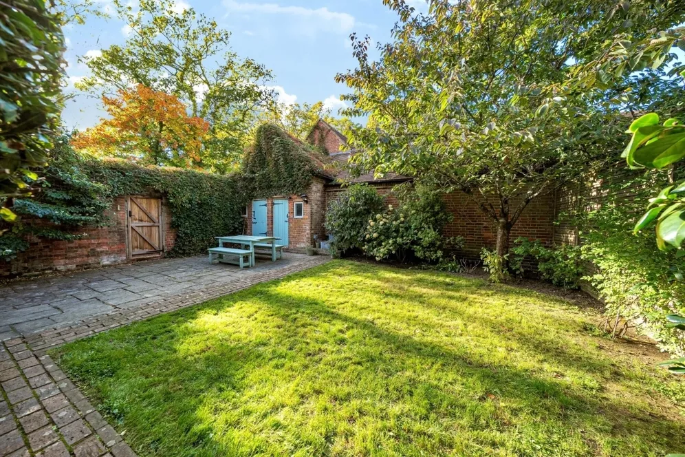 Petworth Road Chiddingfold GU8 photo 10