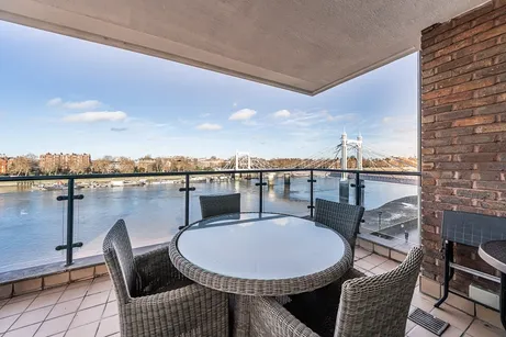 Anhalt Road, SW11
