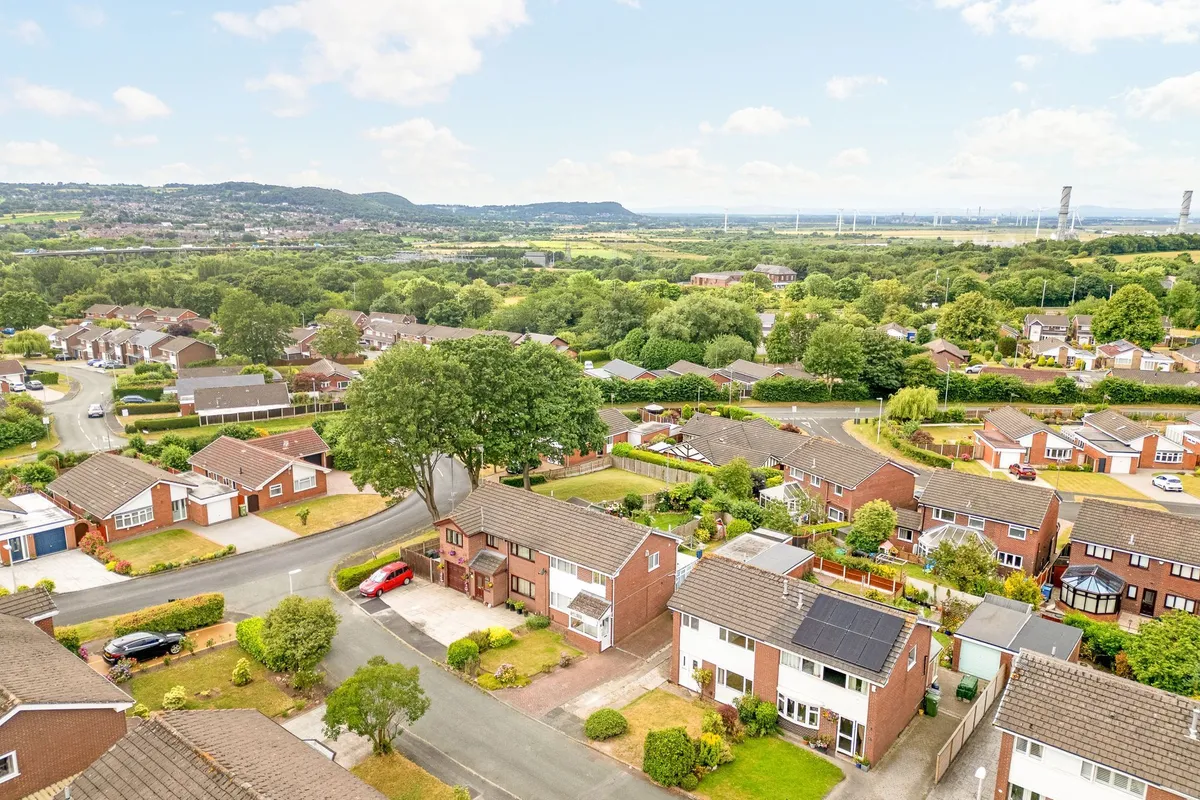 Braithwaite Close, Beechwood, WA7
