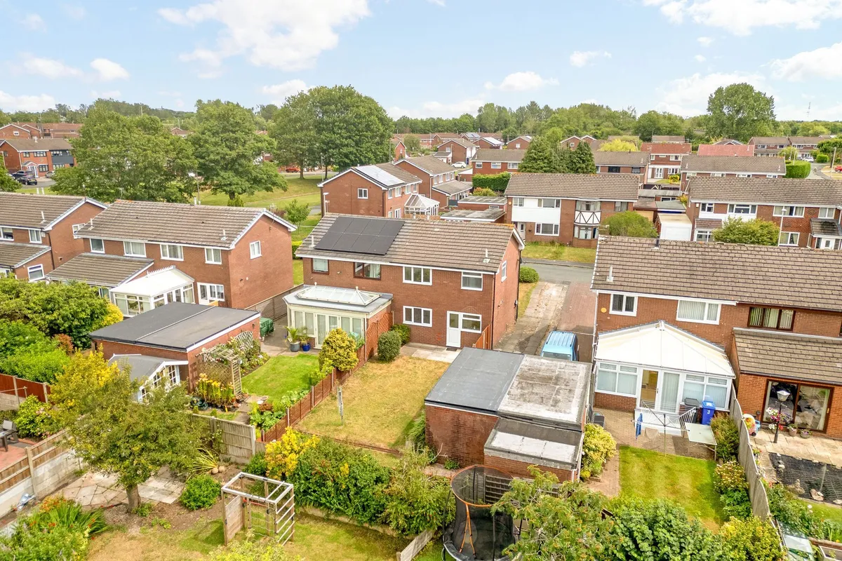 Braithwaite Close, Beechwood, WA7