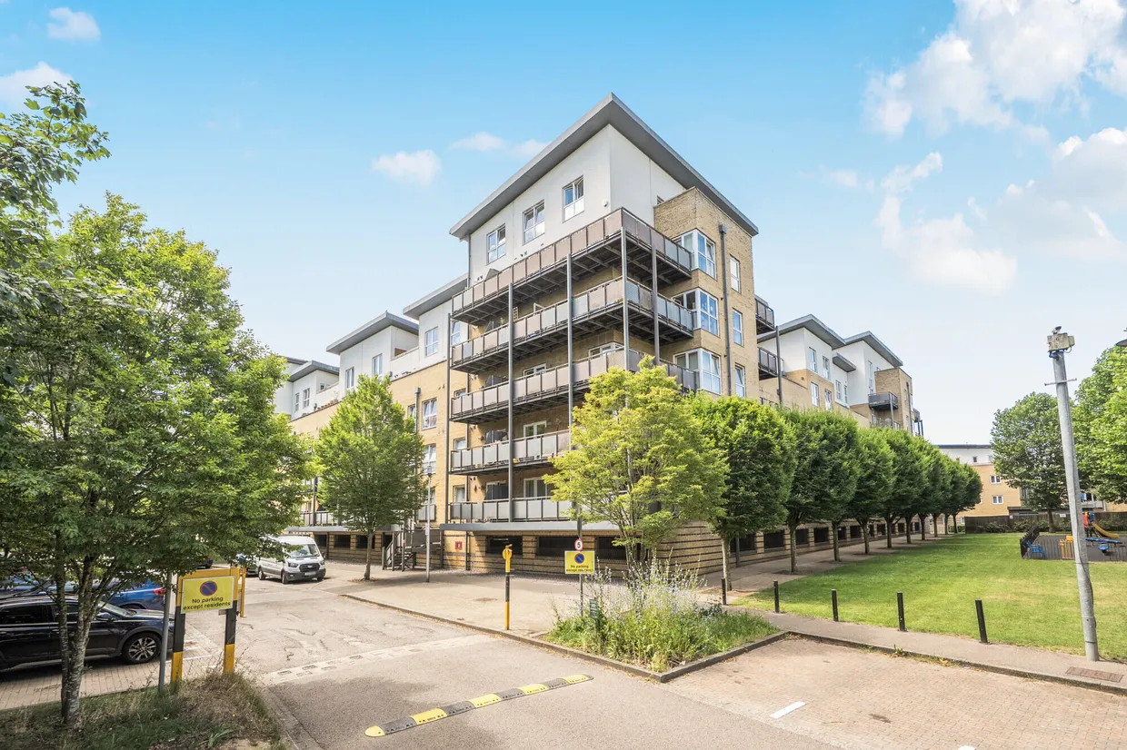 Metropolitan Station Approach, Watford, WD18 photo 1