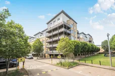 Metropolitan Station Approach, Watford, WD18 photo 1