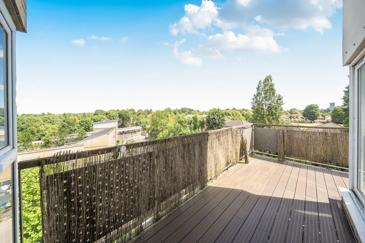 Metropolitan Station Approach, Watford, WD18 photo 7