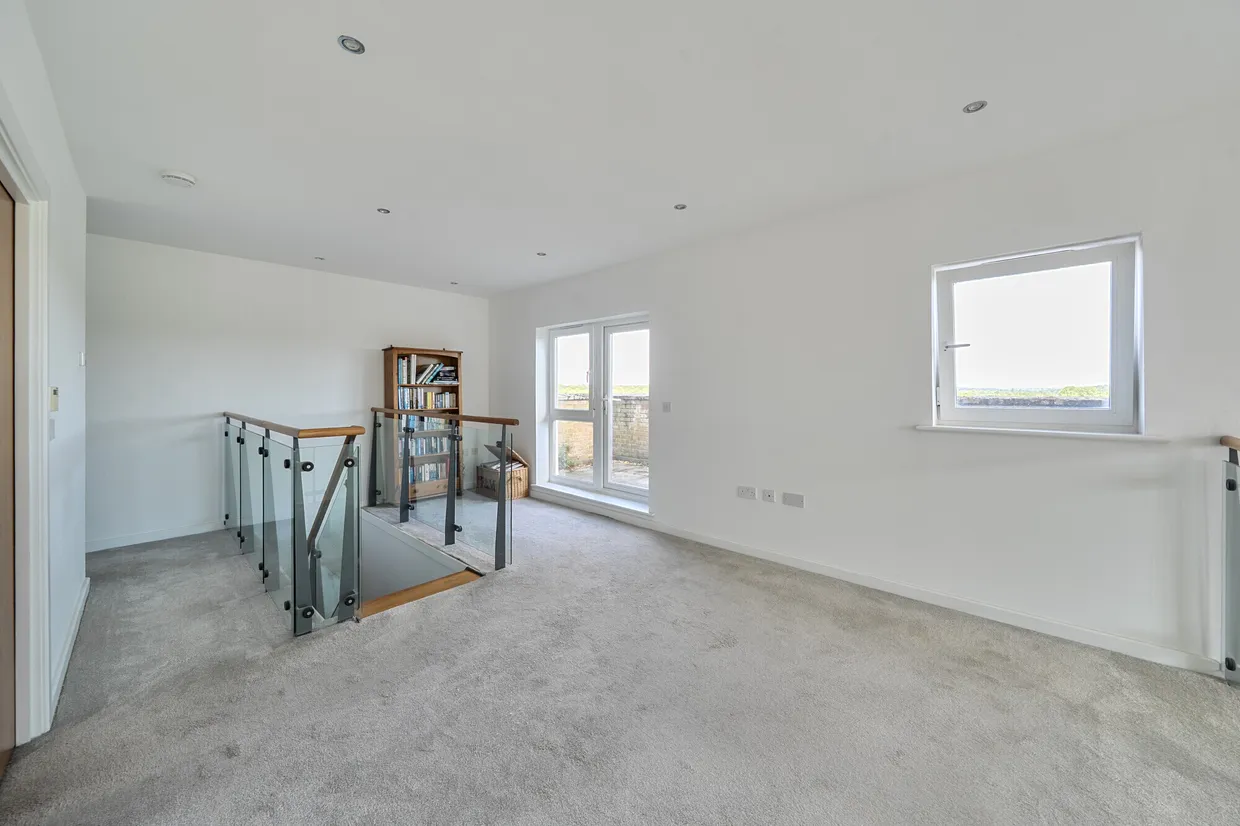Metropolitan Station Approach, Watford, WD18 photo 9