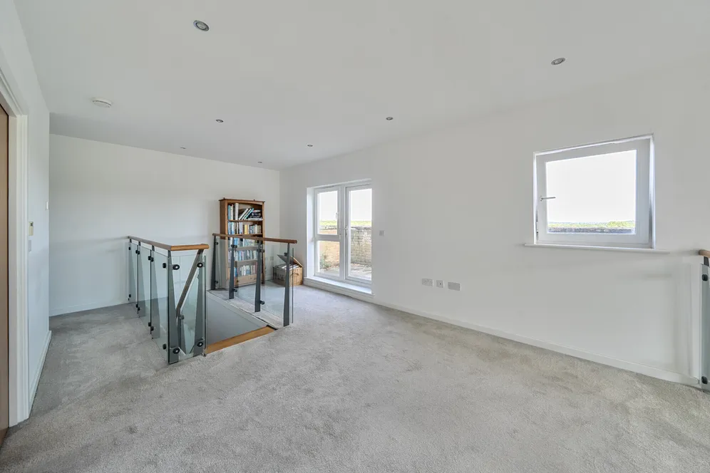 Metropolitan Station Approach, Watford, WD18 photo 9