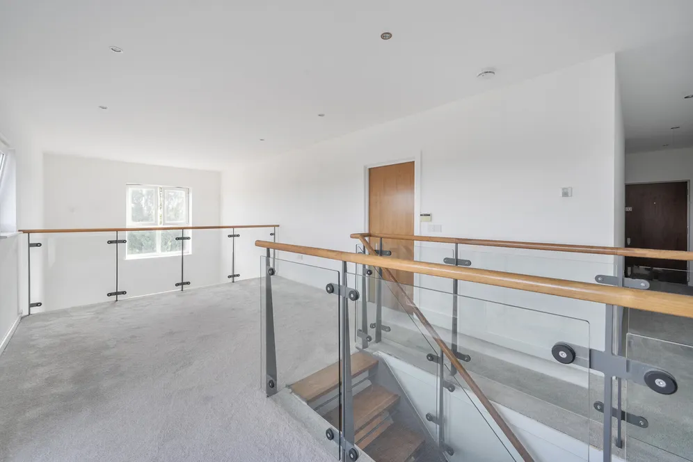 Metropolitan Station Approach, Watford, WD18 photo 10