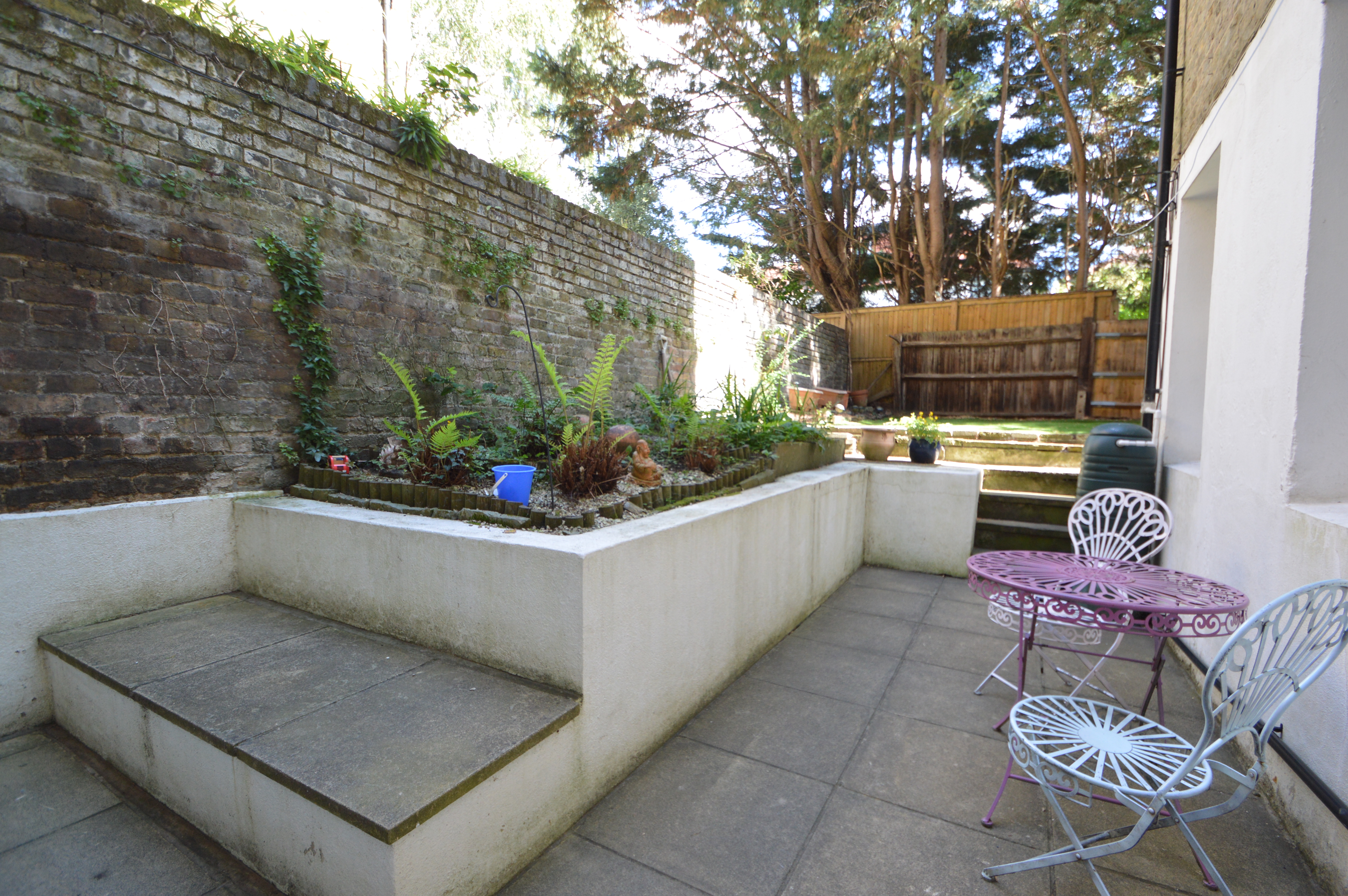St Andrews Square, Surbiton Image 5