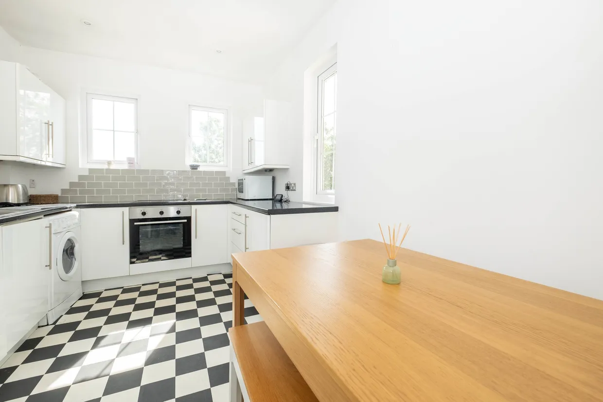Merton Road, London, SW18 photo 1
