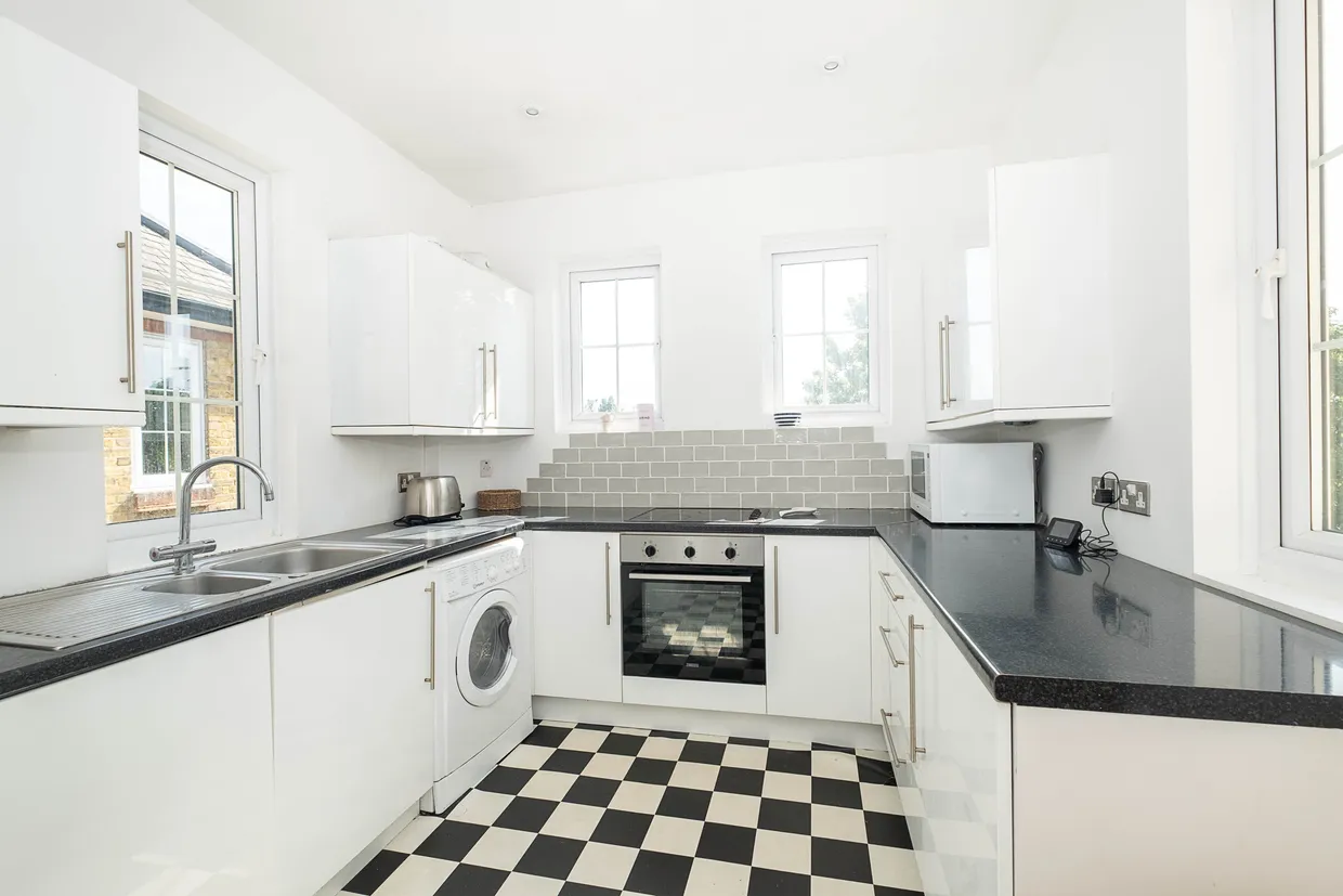 Merton Road, London, SW18 photo 7