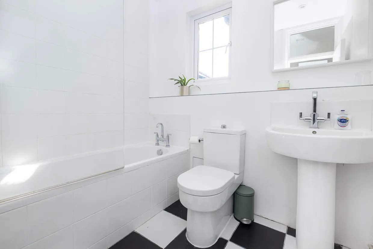 Merton Road, London, SW18 photo 8