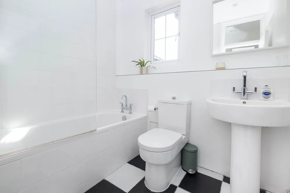 Merton Road, London, SW18 photo 8