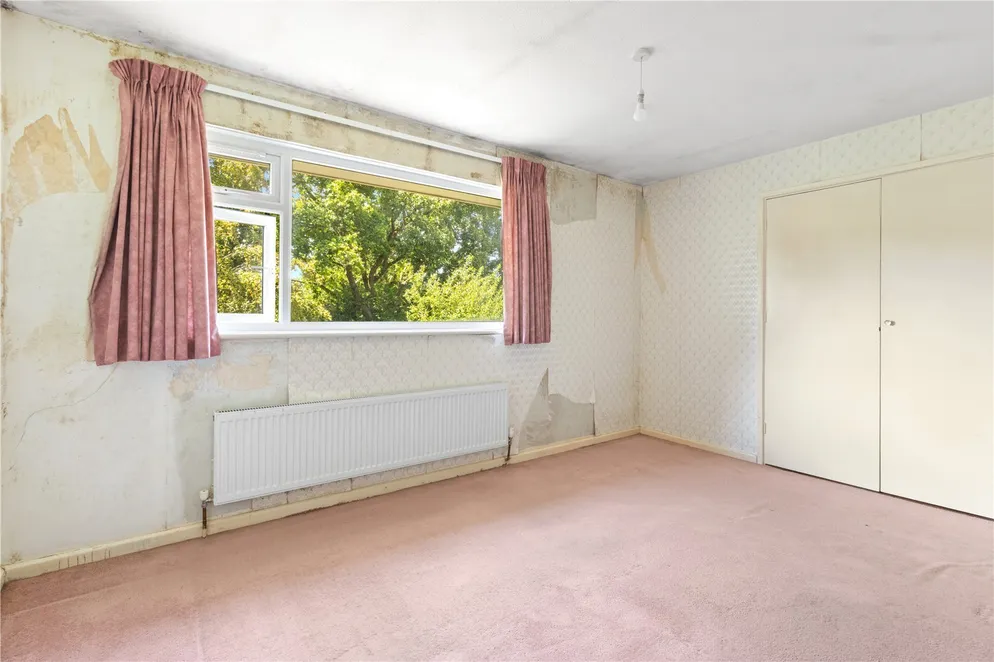 Property carousel item 9