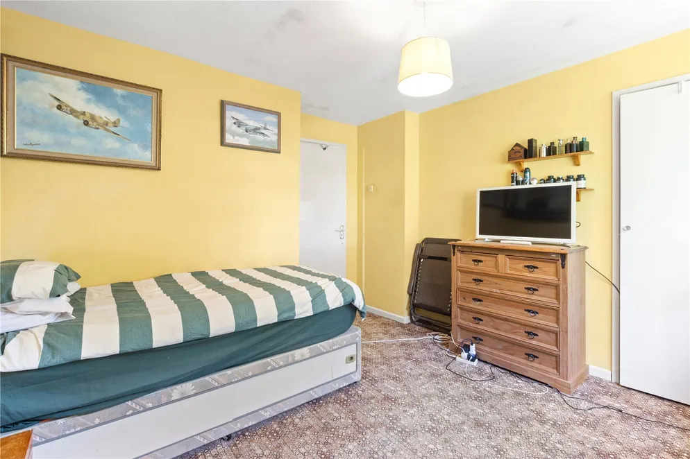 Property carousel item 18