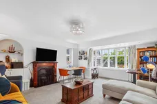 Queens Drive, London