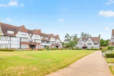 Queens Drive, London