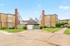 Queens Drive, London