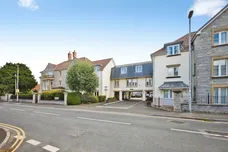 Somerton Road, Street