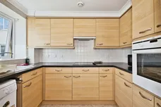 Somerton Road, Street