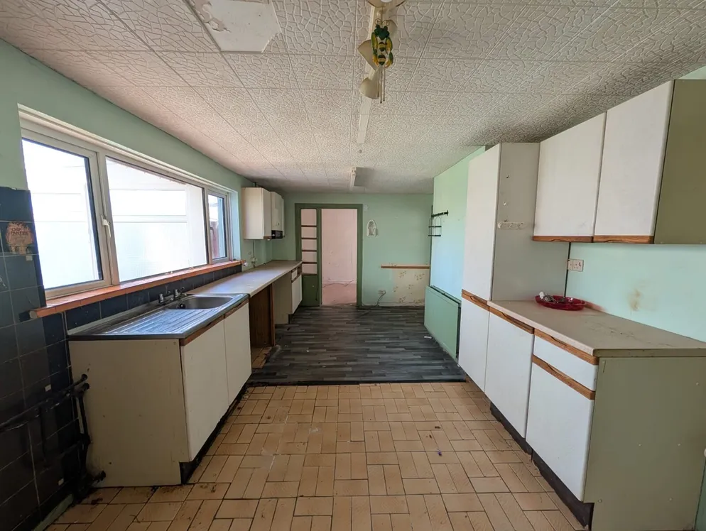Property carousel item 3