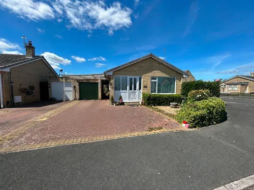 Savernake Avenue, Melkshamphoto