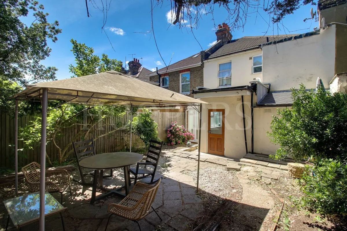 Lansdowne Grove, London, NW10