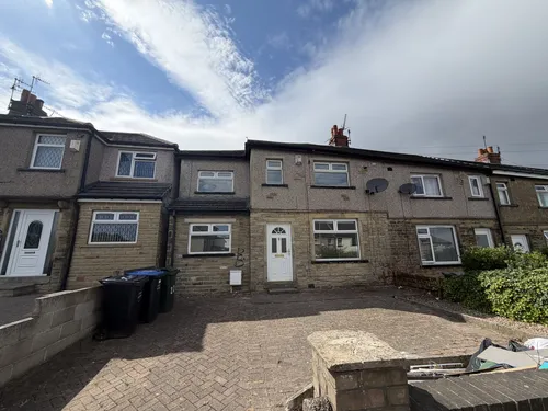Southmere Grove, BRADFORDphoto