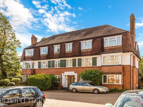Hook Road, Surbitonphoto