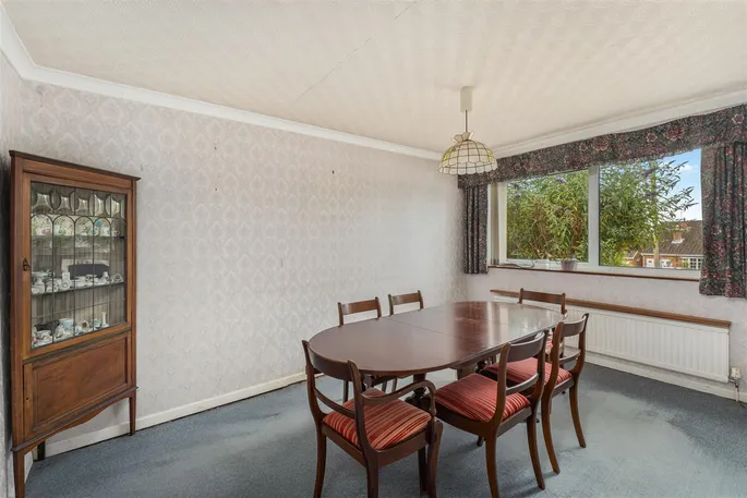 Property carousel image 3