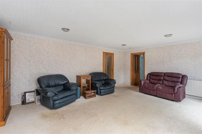 Property carousel image 6