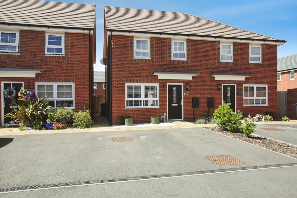 Emerald Close, Rugby