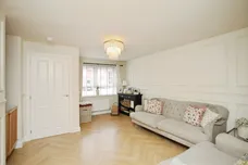 Emerald Close, Rugby