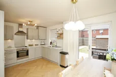 Emerald Close, Rugby