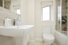 Emerald Close, Rugby