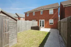Emerald Close, Rugby