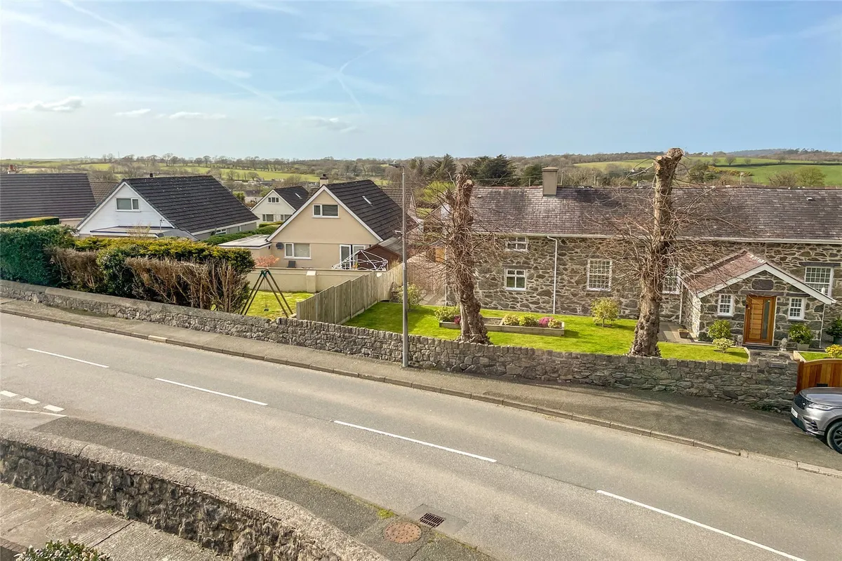 Bro Llewelyn, Llandegfan, Menai Bridge, Isle of Anglesey, LL59