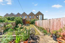 New Barns Avenue, Mitcham