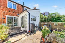 New Barns Avenue, Mitcham
