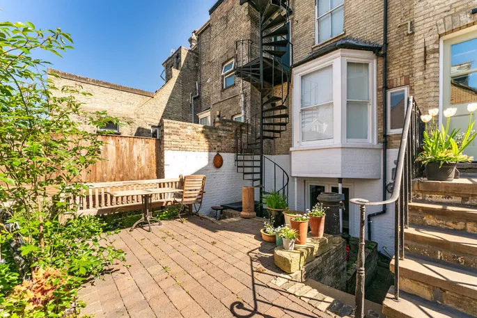 Property carousel image 10