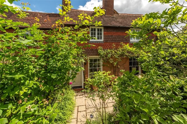 The Street, Ewhurst, GU6 photo 1